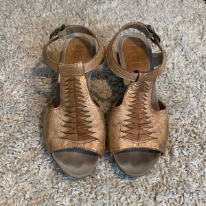 Dkode GUC rose gold metallic ankle strap sandals Size 37